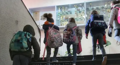 Предлагат отпадане на тестването за COVID-19 на учениците