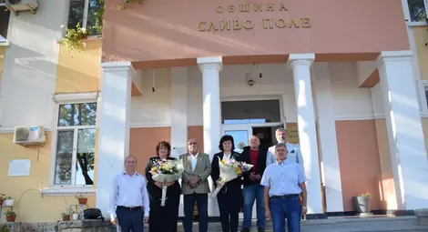 Драгомир Драганов и Таня Михайлова се запознаха с напредъка  по изграждането на физкултурния салон в Сливо поле