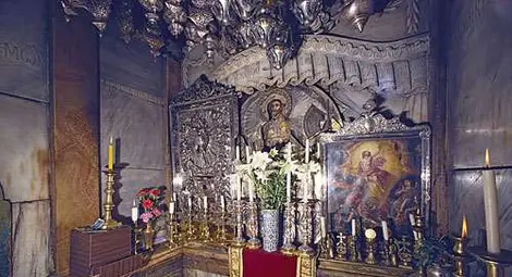 Заради неплатени сметки може да затворят Божи гроб