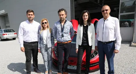 Росен Даскалов в компанията на депутатите Пламен Нунев и Светлана Ангелова и евродепутатите Мария Габриел и Андрей Новаков. С тази снимка пресцентърът на ГЕРБ илюстрира новината за утвърждаването на бизнесмена за общински шеф на партията в Русе.