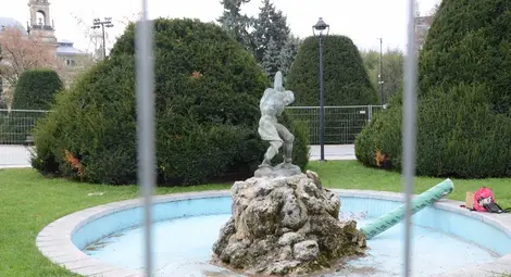 Тръгва ремонтът на &bdquo;Момчето с хидрата&ldquo;