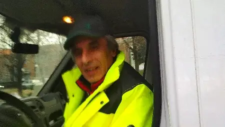 Футболна звезда се грижи за чистота в Младежкия парк