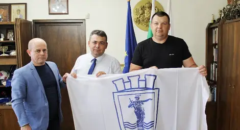 Родан Цанев /вдясно/ зае първо място в индивидуалното класиране в Пловдив, а двамата с Цветомир Петров спечелиха бронзов медал. 		       Снимка: Община Русе