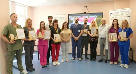 10 млади лекари от Лечебни заведения МЕДИКА РУСЕ придобиха специалност и един научна степен 10 млади лекари от Лечебни заведения МЕДИКА РУСЕ придобиха специалност и един научна степен