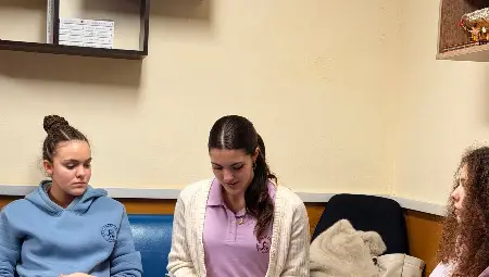 Млада поетеса дебютира пред Дървото на влюбените в Русе