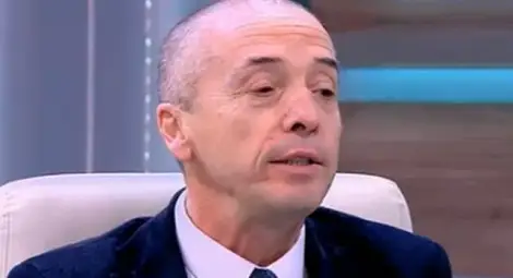 Доц. Мангъров за маските: Все едно решетка на прозорец да пази от мухи