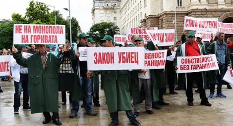 Търговци и превозвачи на горива отново в протестна готовност Търговци и превозвачи на горива отново в протестна готовност