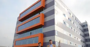 „Топ Мен“ откри с хелоуински купон  супермодерна шивашка фабрика