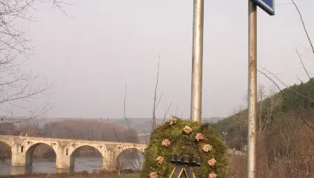 Бяла не пали светлините на елхата преди 7 декември Бяла не пали светлините на елхата преди 7 декември