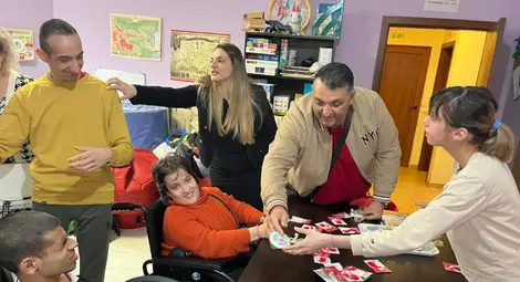 Общинските съветници от СДС-Гражданите - Русе раздадоха мартеници на деца и младежи с увреждания от два центъра