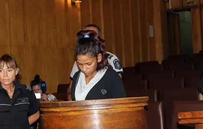 Пуснаха майката, оставила бебето си в парка