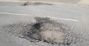 Семейство ранено заради дупки по булевард „България“