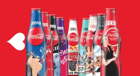 Уникална колекция бутилки, представя звездната история на Coca-Cola