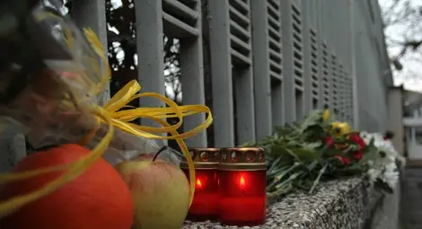 Руското посолство приема съболезнования за загиналите в самолетната катастрофа /галерия/