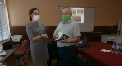 Бившияг кореспондент на БТА Пламен Атанасов беше сред отличените. 				      Снимка: Авторът