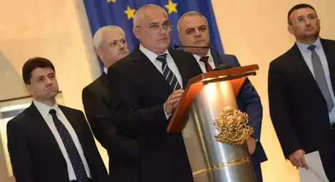 В. Радев: Изплатена е левовата равностойност на униформено облекло на 18 525 служители на МВР В. Радев: Изплатена е левовата равностойност на униформено облекло на 18 525 служители на МВР