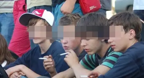 Бесен домоуправител: Озаптете децата си, ще има арести в мазето и бой с пръчка на голо!