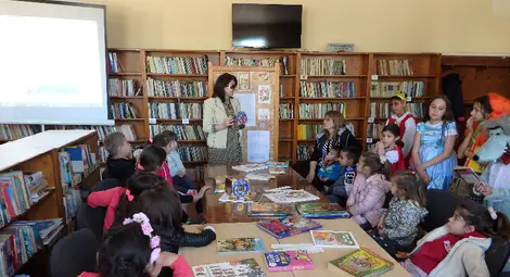 Маратон на четенето с любими герои от приказки организираха в Ценово