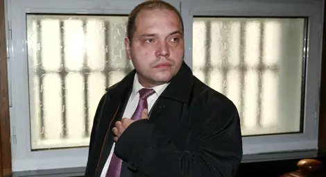 Златанов се масажира в сърдечната област, съдът даде почивка