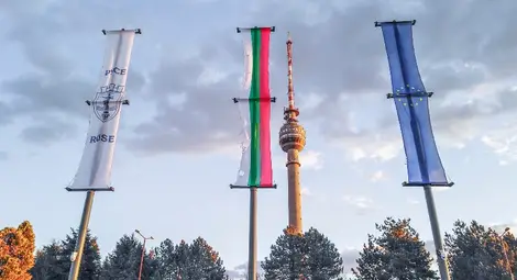 Слагат нови знамена на площадката  на Левента за Трети март