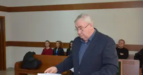 Шефът на общинарите във Ветово с два неуспешни опита да спре делото за бюджета