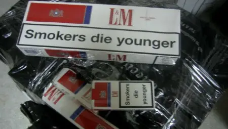 35 стека цигари скрити в шкаф с инструменти в турски ТИР