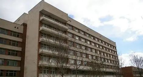 Роми се заселват в в петричката болница "Рокфелер"