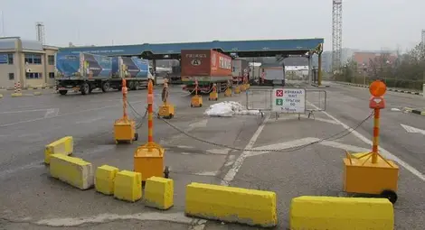 10-годишно дете свалено от камион с 30 нелегални сирийци