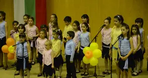 „Слънцата“ заредиха публиката с много пролетно настроение