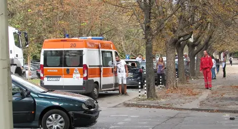 Отнето предимство предизвика меле с шест автомобила и един леко пострадал