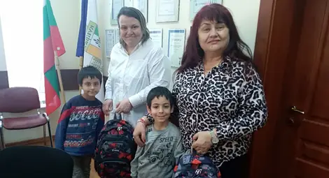 &bdquo;Един ден без джобни&ldquo; - деветокласници от Кубрат подкрепиха добра кауза в полза на две братчета-близнаци