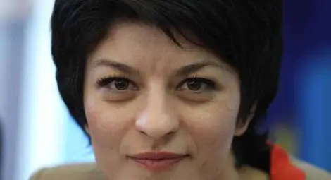 Десислава Атанасова: Няма да подкрепим разхлабване на забраната за пушене