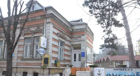 Пустещият от години &bdquo;Корсар&ldquo; става  детски образователен и парти център