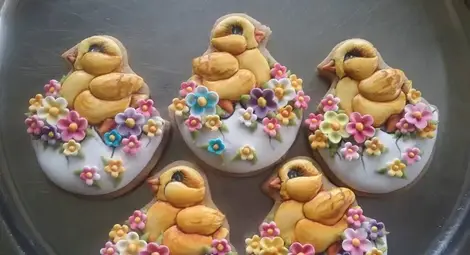 Ивона Калчева направила втора изложба на Кармелино със... захарни миниатюри