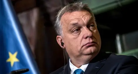 Орбан слага ръка върху над 500 медии