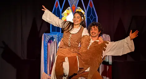 Малките зрители от ДГ &bdquo;Радост&ldquo; аплодираха предпремиерата на &bdquo;Снежанка&ldquo; в Русе