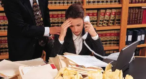 Жените вършат най-много неща едновременно между 35 и 44 г. Жените вършат най-много неща едновременно между 35 и 44 г.