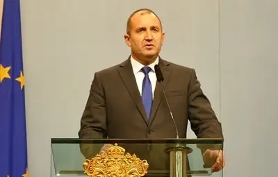 Радев: Само политици с морал на самураи могат да искат поведение на камикадзе от летците Радев: Само политици с морал на самураи могат да искат поведение на камикадзе от летците