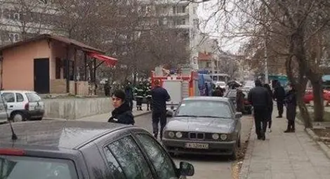 Отцепиха район в бургаския жк "Лазур", има сигнал за бомба