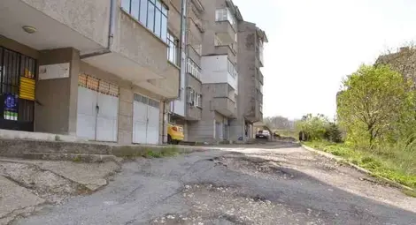 Блок &bdquo;Елена&ldquo; вече десет години чака асфалт на улица &bdquo;Левента&ldquo;