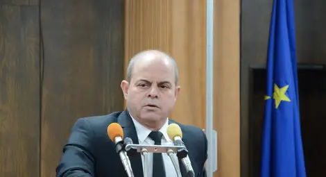 Кметът Пламен Стоилов отговори на обвиненията, че градът не е почистен от снега.                              Снимка: Красимир СТОЯНОВ