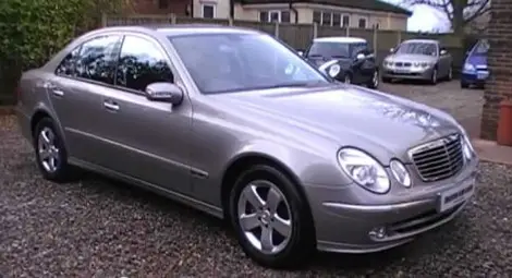 Губернатор се вози в мерцедеса на сутеньор Губернатор се вози в мерцедеса на сутеньор