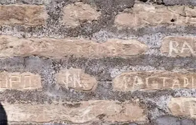 От 6 месеца до 3 г. затвор грозят Благой Георгиев заради драскането по Колизея От 6 месеца до 3 г. затвор грозят Благой Георгиев заради драскането по Колизея