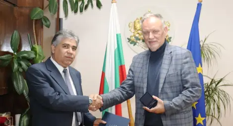 Зам.областният на Русе Валентин Колев единствен сред колегите си в страната отличен от Държавната агенция за метрологичен и технически надзор Зам.областният на Русе Валентин Колев единствен сред колегите си в страната отличен от Държавната агенция за метрологичен и технически надзор