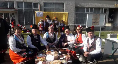 Самодейците от читалище &bdquo;Просвета&ldquo; в Глоджево взеха награда за най-автентична старовремска софра.  Снимка: Личен архив