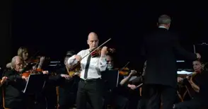 Цигулкaтa омагьоса с ролите си в киното