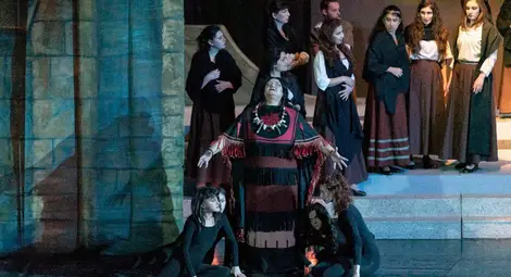 Доходното здание отново става сцена на "Бал с маски"