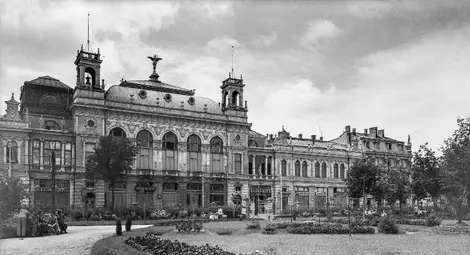 Йовчо Стоянов и Илиян Илиев съживиха Русе между двете световни войни