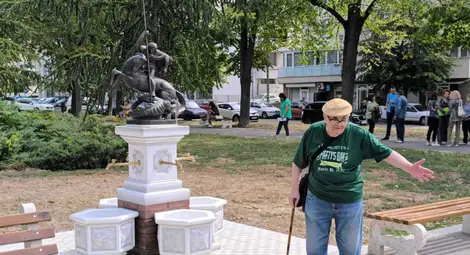 Покровителят на Русе краси от днес чешмичката в парка на площад "Дунав" Покровителят на Русе краси от днес чешмичката в парка на площад "Дунав"