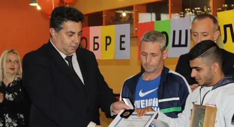 Момчето с множеството рекорди посрещнато като герой в родния клуб Момчето с множеството рекорди посрещнато като герой в родния клуб